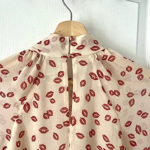 RW&CO Cowl Neck Blouse Cream Red Lips Sheer Small - Picture 6 of 13